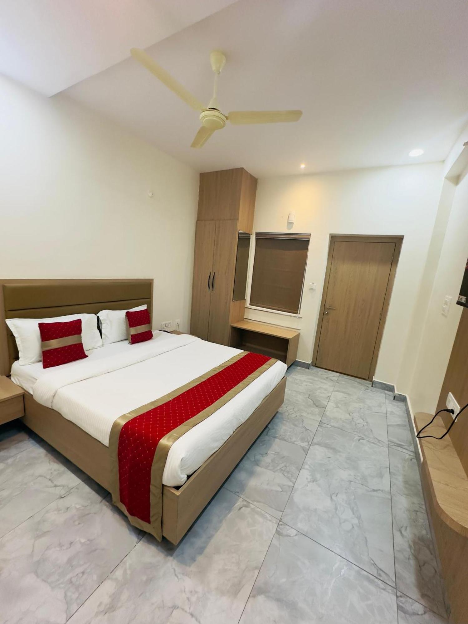 Hotel Raga Karimnagar Room photo