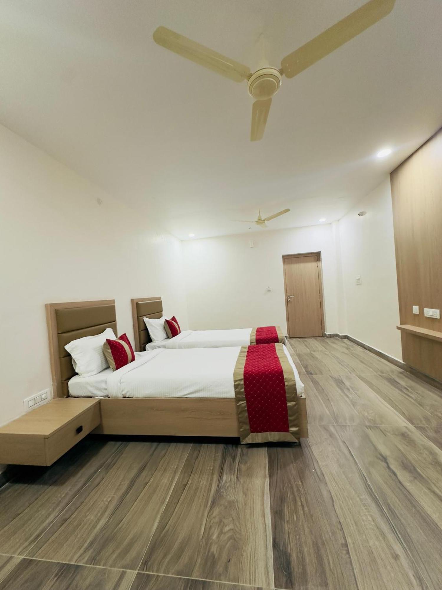 Hotel Raga Karimnagar Room photo